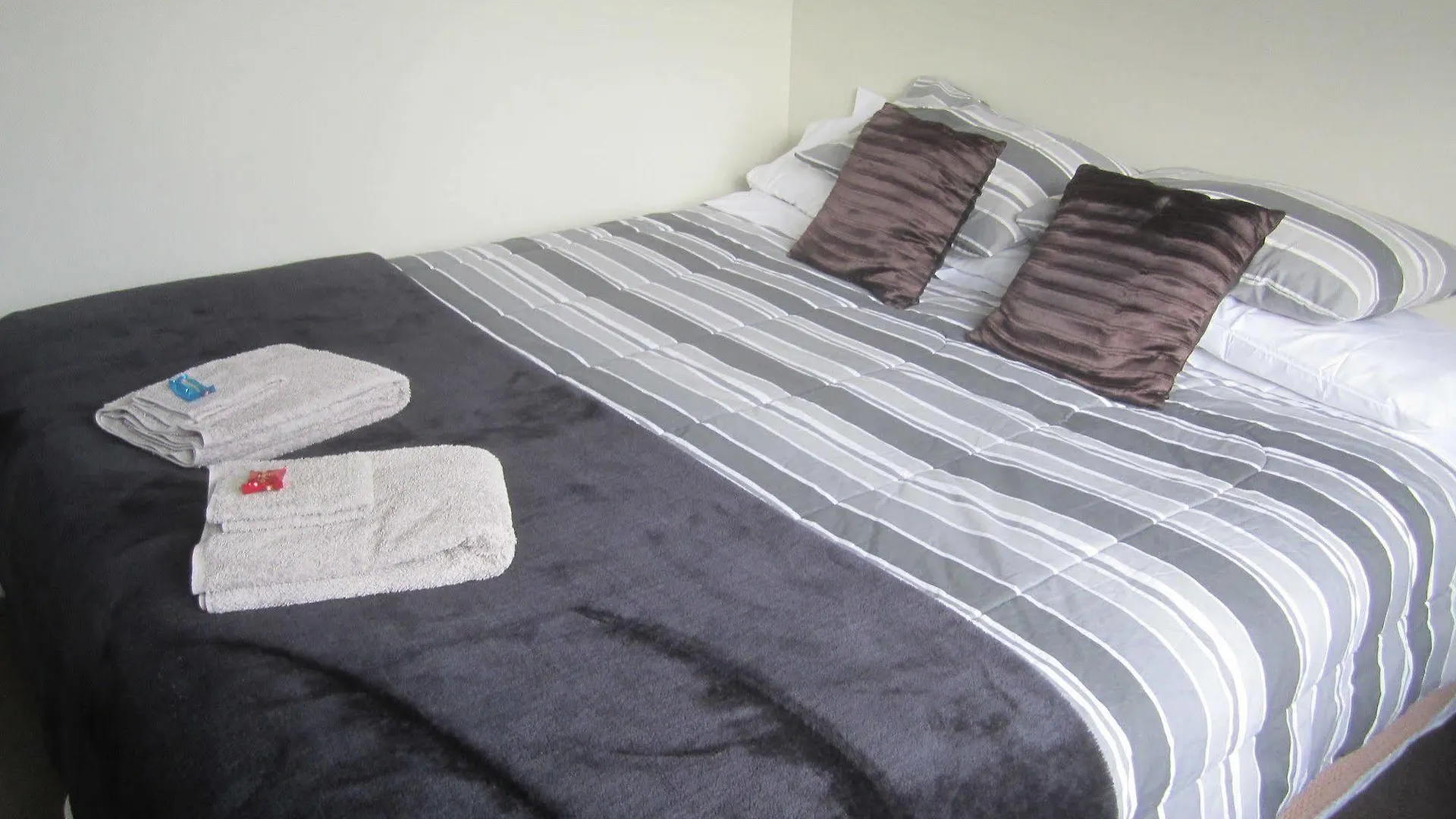 Airport Guesthouse Christchurch Airport Bed and Breakfast